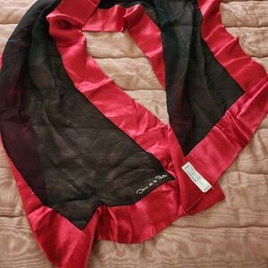 Silk Oscar De La Renta Silk Scarf 90'S collection